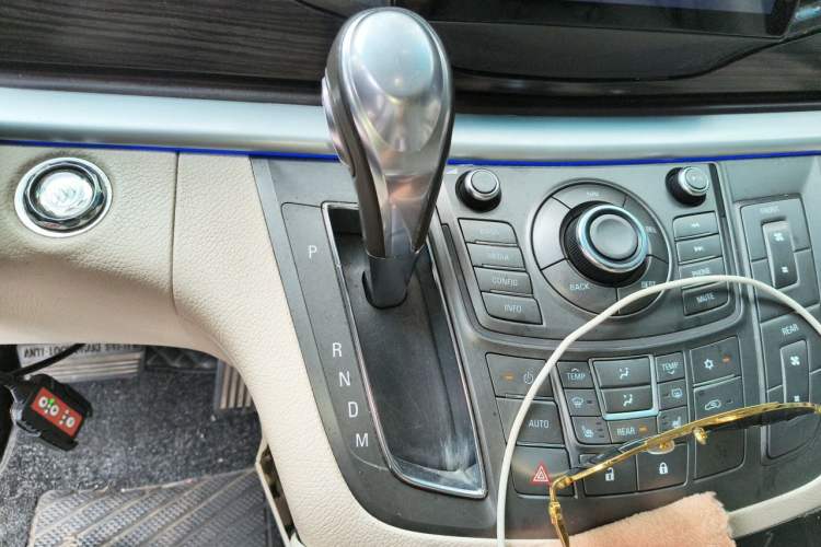 Used Buick GL8 2013 3.0L GT Luxury Business Haoya Edition Gear Lever