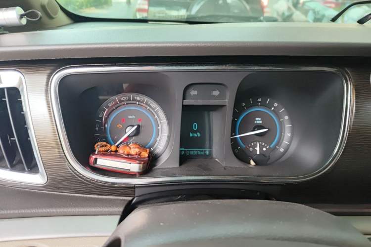 Used Buick GL8 2013 2.4L CT Luxury Business Comfort Edition Instrument Cluster