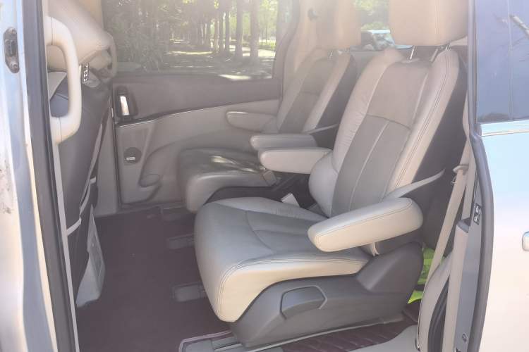 Used Buick GL8 2013 3.0L GT Luxury Business Haoya Edition Left Rear Seat