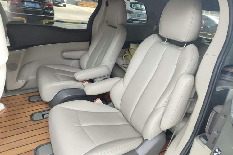 Used Buick GL8 2013 2.4L CT Luxury Business Comfort Edition Left Rear Seat