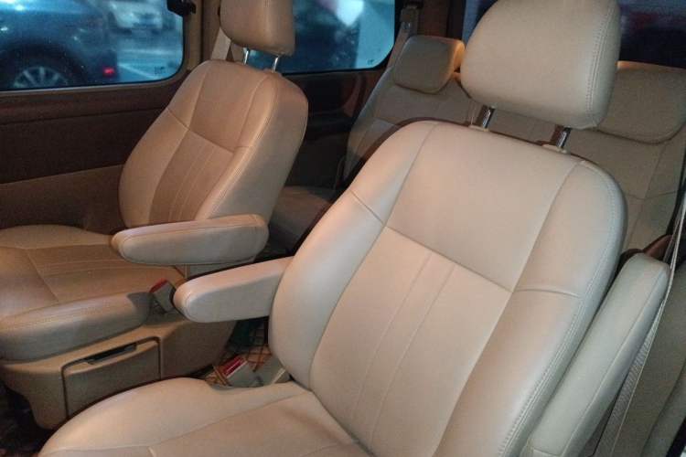 Used Buick GL8 2013 2.4L Classic Edition Left Rear Seat