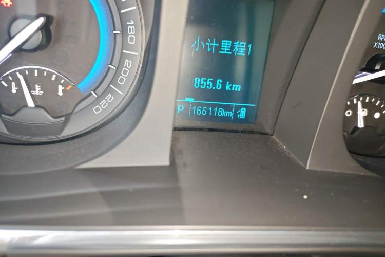 Used Buick GL8 2013 3.0L GT Luxury Business Haoya Edition Odometer Close Up