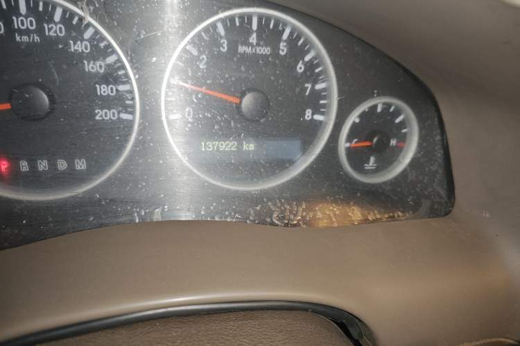 Used Buick GL8 2013 2.4L Classic Edition Odometer Close Up