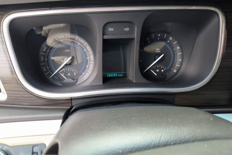 Used Buick GL8 2013 3.0L GT Luxury Business Haoya Edition Odometer Close Up