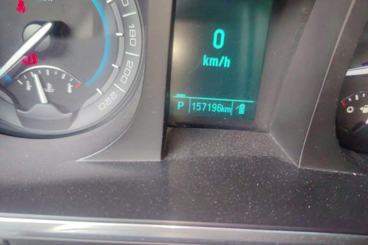 Used Buick GL8 2013 2.4L LT Luxury Business Executive Edition Odometer Close Up