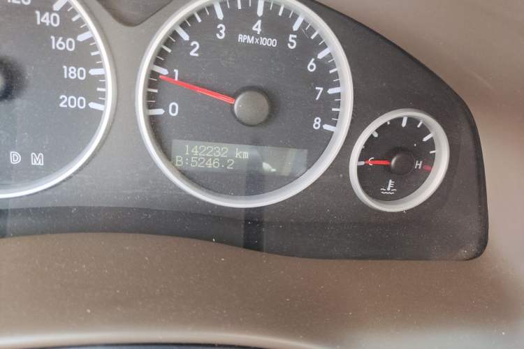 Used Buick GL8 2013 2.4L Classic Edition Odometer Close Up
