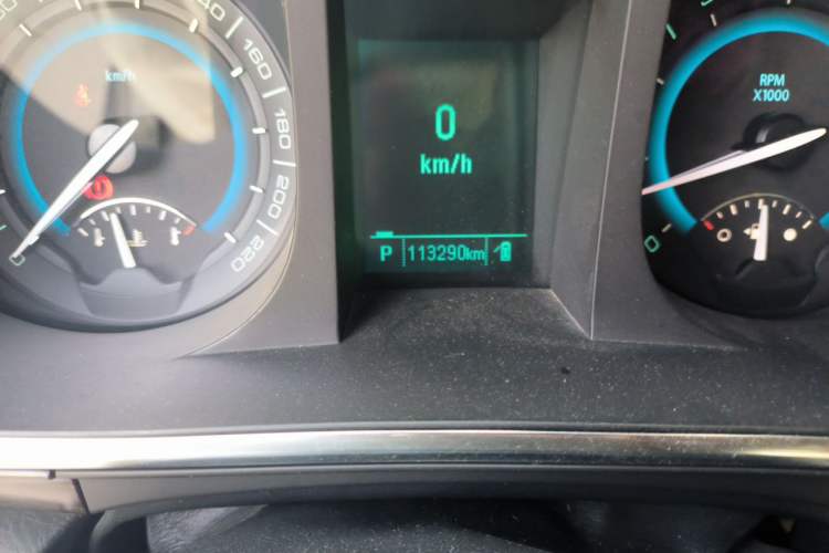 Used Buick GL8 2013 3.0L GT Luxury Business Haoya Edition Odometer Close Up