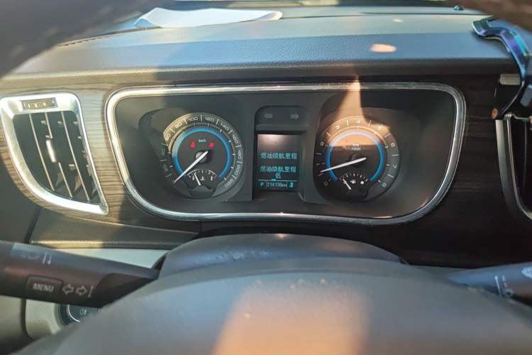 Used Buick GL8 2013 3.0L GT Luxury Business Haoya Edition Odometer Close Up
