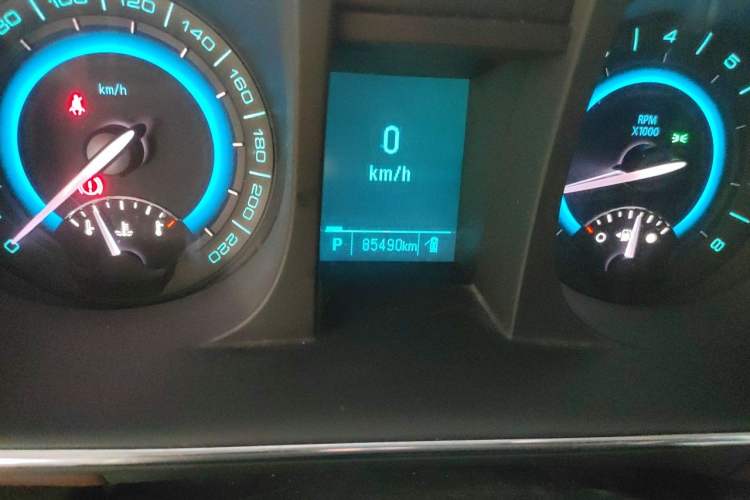 Used Buick GL8 2013 2.4L CT Luxury Business Comfort Edition Odometer Close Up