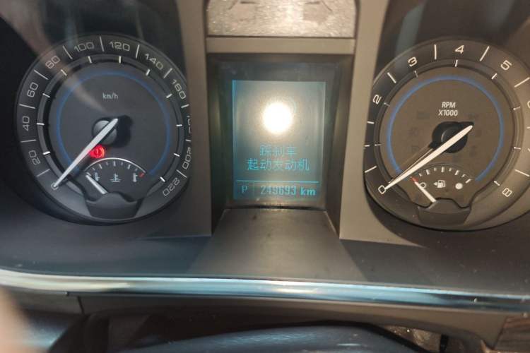 Used Buick GL8 2013 3.0L XT Luxury Business Flagship Edition Odometer Close Up