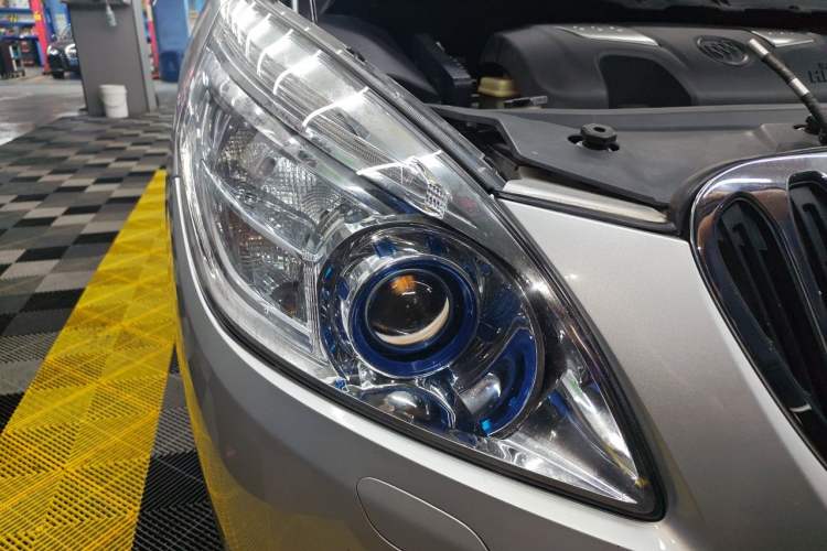 Used Buick GL8 2013 3.0L GT Luxury Business Haoya Edition Right Front Headlight