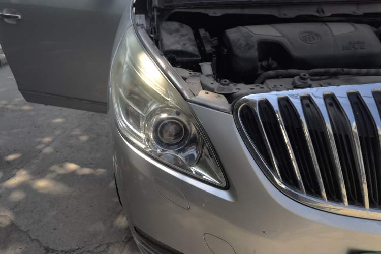 Used Buick GL8 2013 3.0L GT Luxury Business Haoya Edition Right Front Headlight