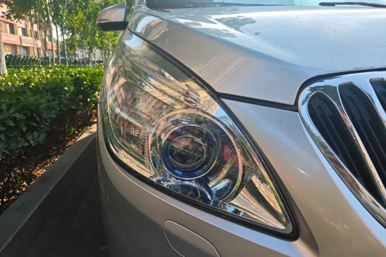 Used Buick GL8 2013 3.0L GT Luxury Business Haoya Edition Right Front Headlight