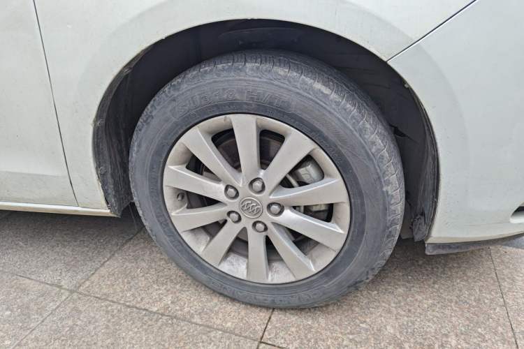 Used Buick GL8 2013 2.4L CT Luxury Business Comfort Edition Right Front Wheel Hub