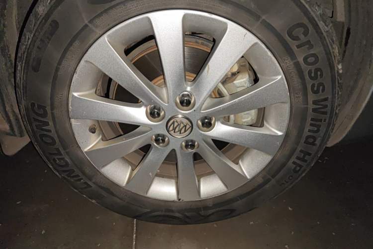 Used Buick GL8 2013 2.4L Executive Edition Right Front Wheel Hub