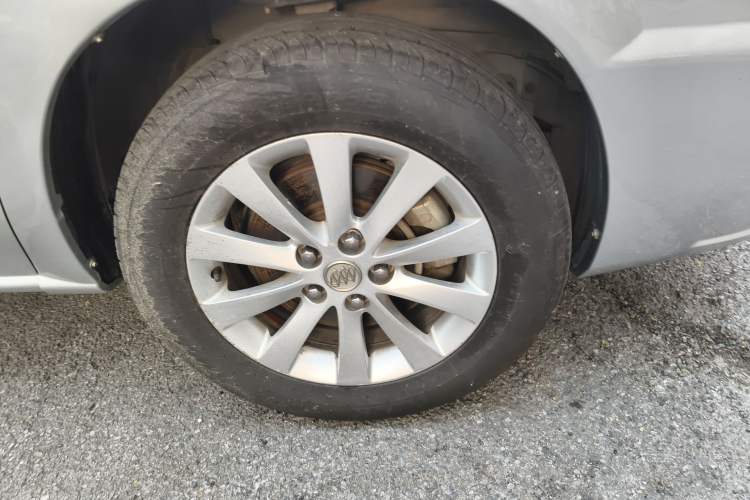 Used Buick GL8 2013 2.4L Classic Edition Right Front Wheel Hub