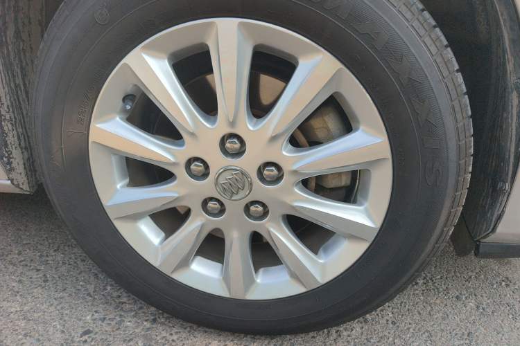 Used Buick GL8 2013 3.0L XT Luxury Business Flagship Edition Right Front Wheel Hub