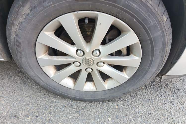 Used Buick GL8 2013 2.4L LT Luxury Business Executive Edition Right Front Wheel Hub
