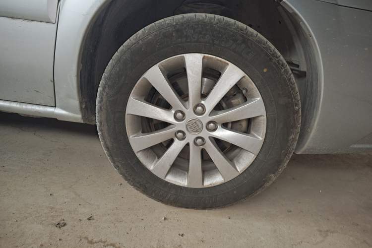 Used Buick GL8 2013 2.4L Classic Edition Right Front Wheel Hub