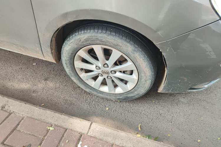 Used Buick GL8 2013 2.4L CT Luxury Business Comfort Edition Right Front Wheel Hub