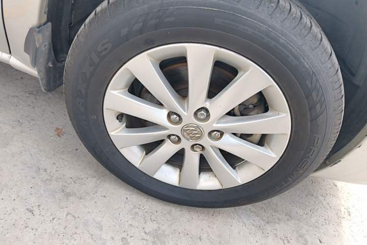 Used Buick GL8 2013 2.4L Comfort Edition Right Front Wheel Hub