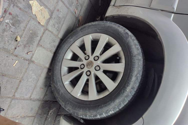 Used Buick GL8 2013 2.4L Classic Edition Right Front Wheel Hub
