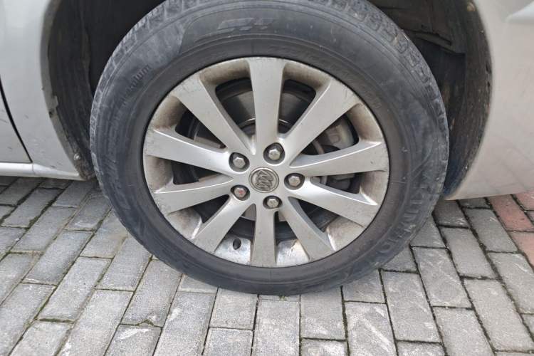 Used Buick GL8 2013 2.4L Classic Edition Right Front Wheel Hub