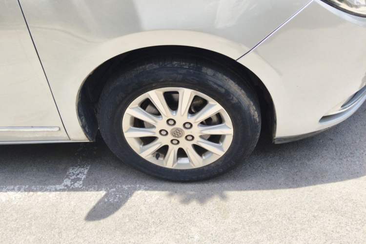 Used Buick GL8 2013 3.0L XT Luxury Business Flagship Edition Right Front Wheel Hub