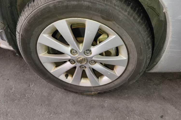 Used Buick GL8 2013 2.4L Classic Edition Right Front Wheel Hub