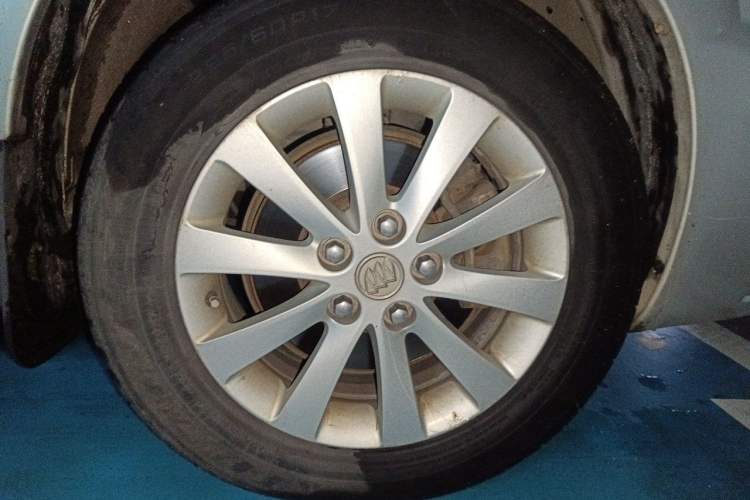 Used Buick GL8 2013 2.4L Classic Edition Right Front Wheel Hub