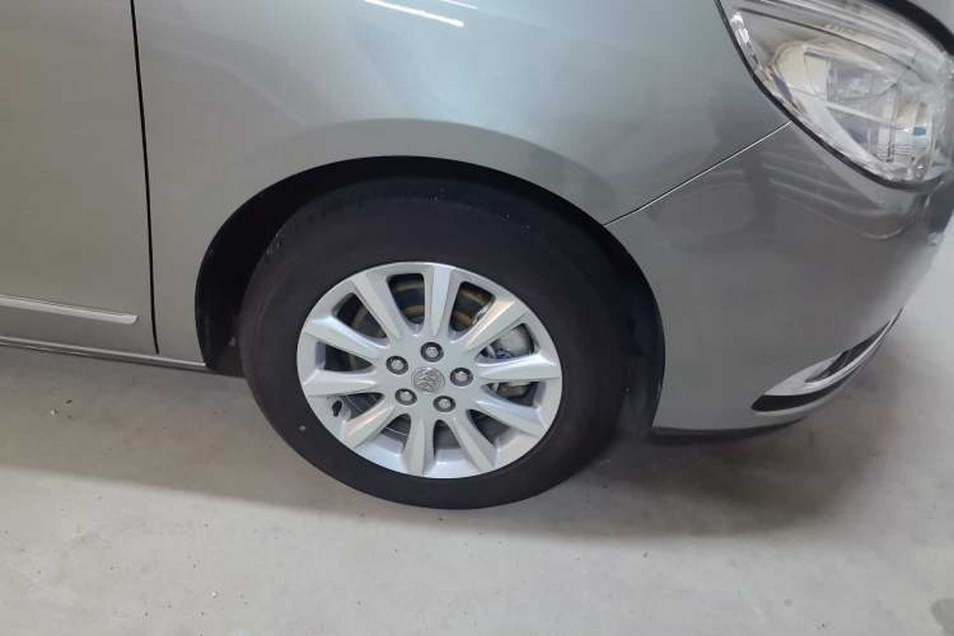 Used Buick GL8 2013 3.0L XT Luxury Business Flagship Edition Right Front Wheel Hub