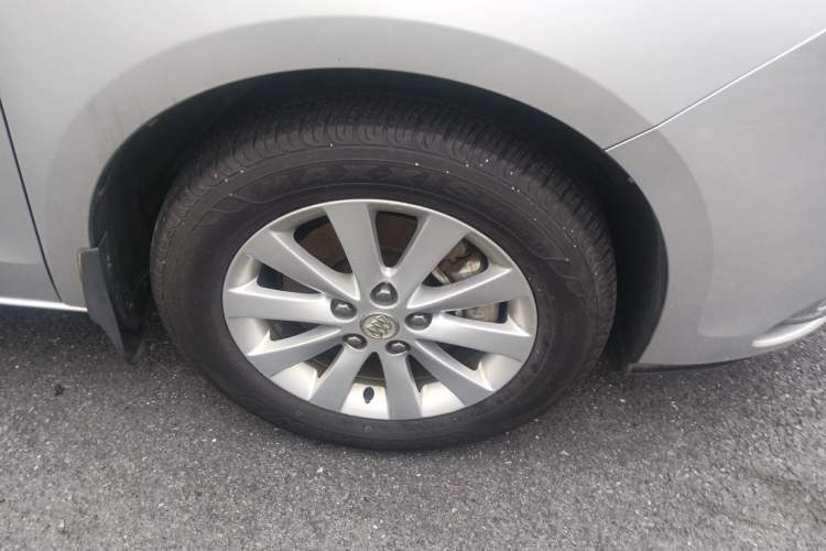 Used Buick GL8 2013 2.4L CT Luxury Business Comfort Edition Right Front Wheel Hub