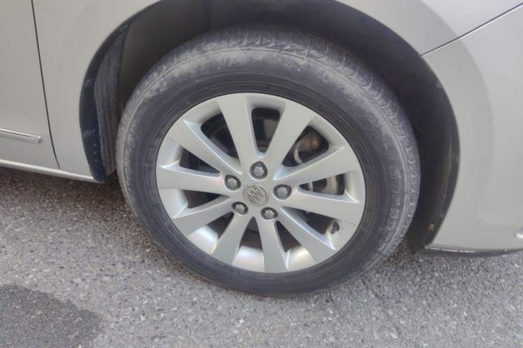 Used Buick GL8 2013 2.4L LT Luxury Business Executive Edition Right Front Wheel Hub