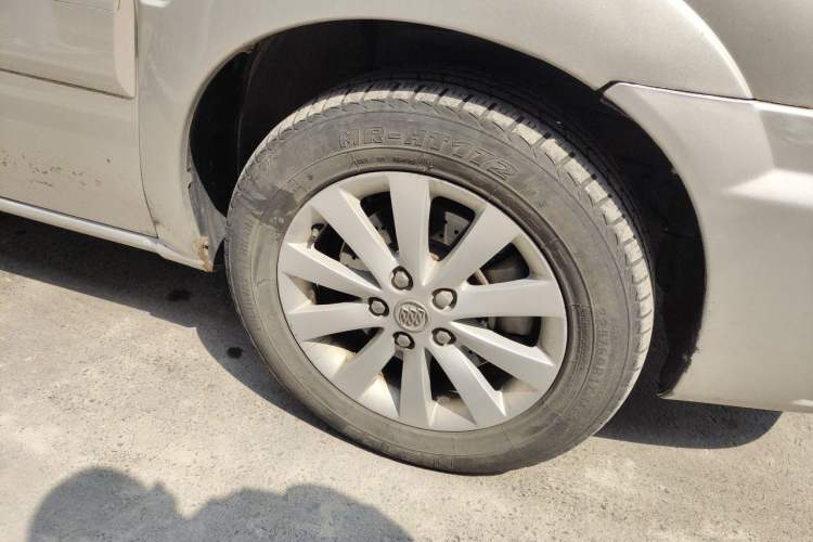 Used Buick GL8 2013 2.4L Classic Edition Right Front Wheel Hub