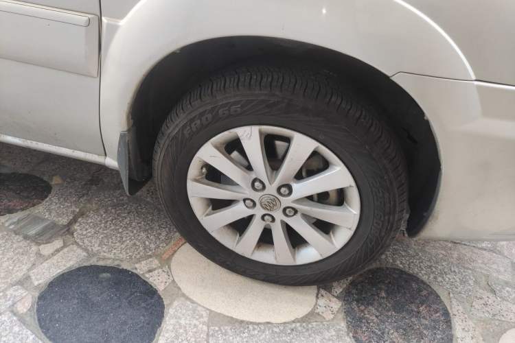 Used Buick GL8 2013 2.4L Executive Edition Right Front Wheel Hub