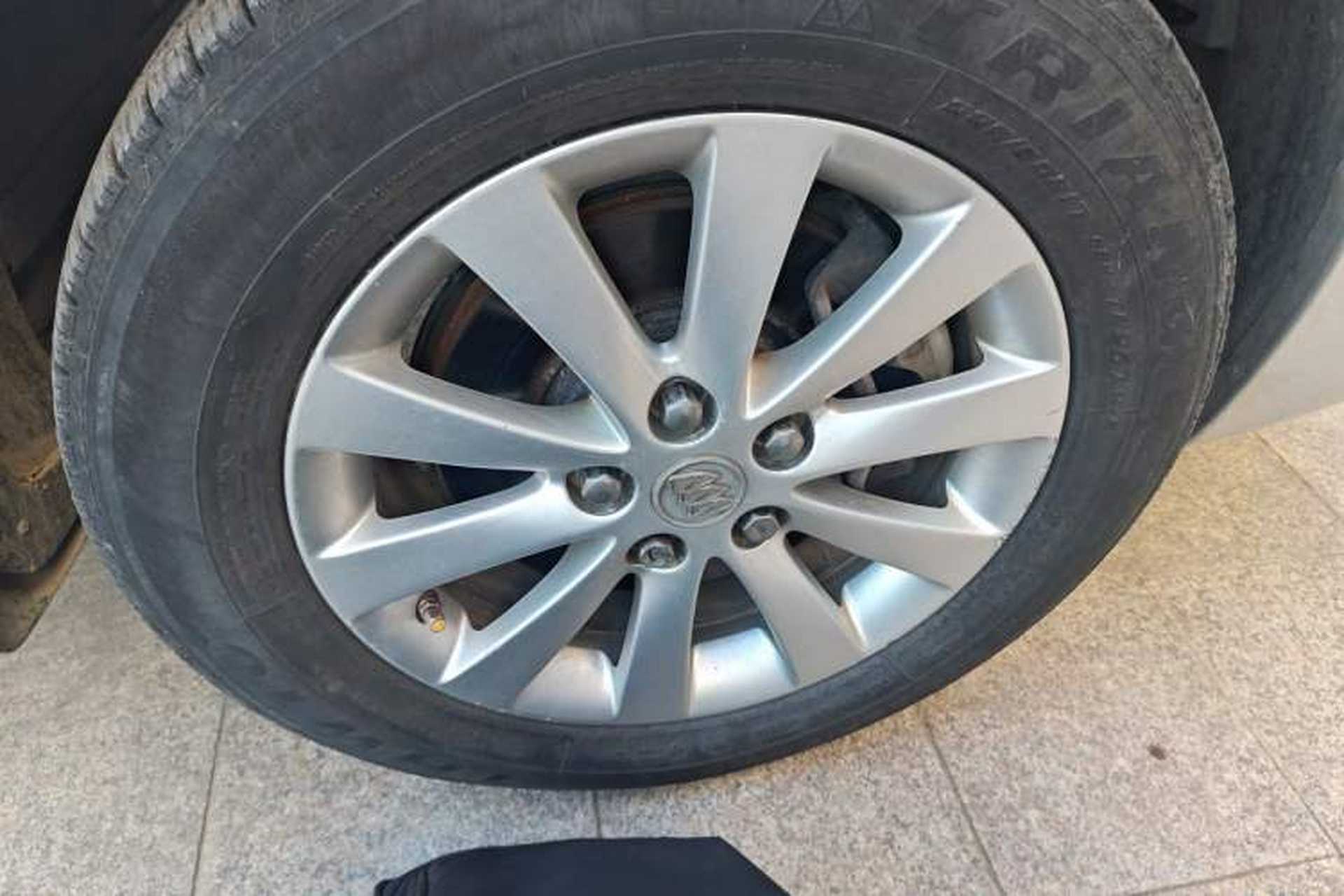 Used Buick GL8 2013 2.4L Classic Edition Right Front Wheel Hub