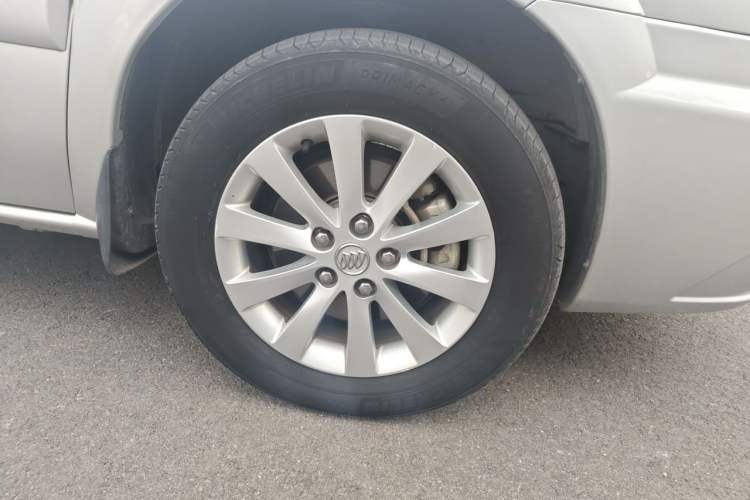 Used Buick GL8 2013 2.4L Comfort Edition Right Front Wheel Hub