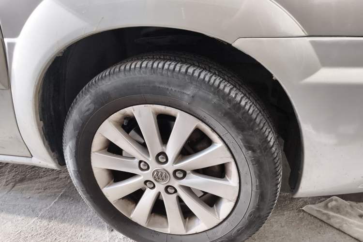 Used Buick GL8 2013 2.4L Comfort Edition Right Front Wheel Hub