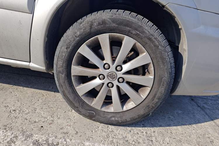 Used Buick GL8 2013 2.4L Classic Edition Right Front Wheel Hub