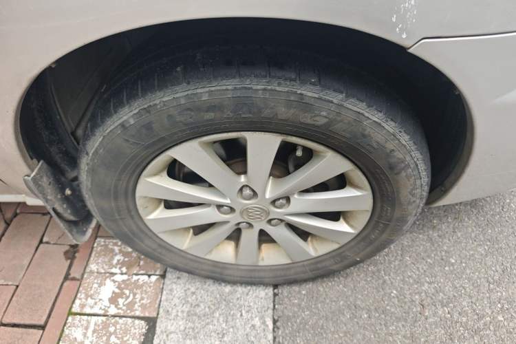 Used Buick GL8 2013 2.4L Classic Edition Right Front Wheel Hub
