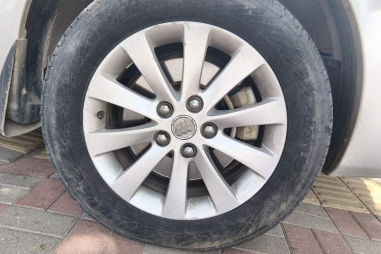 Used Buick GL8 2013 2.4L Classic Edition Right Front Wheel Hub