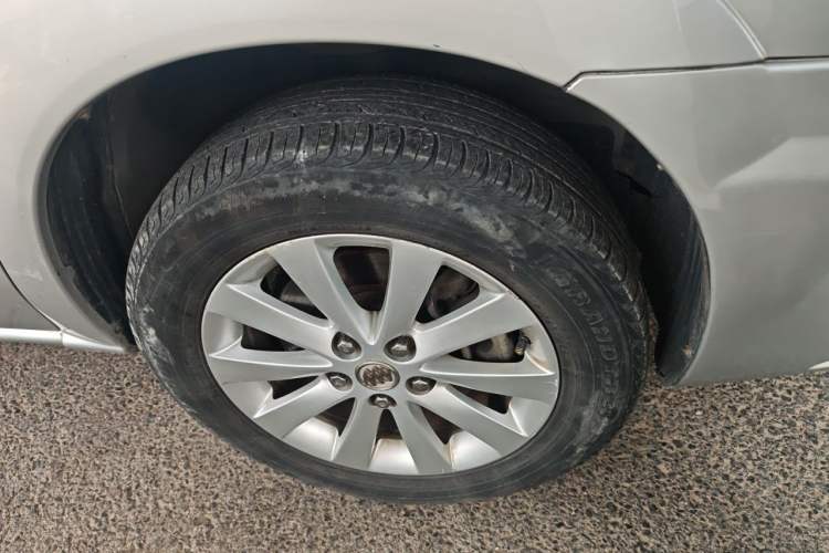 Used Buick GL8 2013 2.4L Executive Edition Right Front Wheel Hub