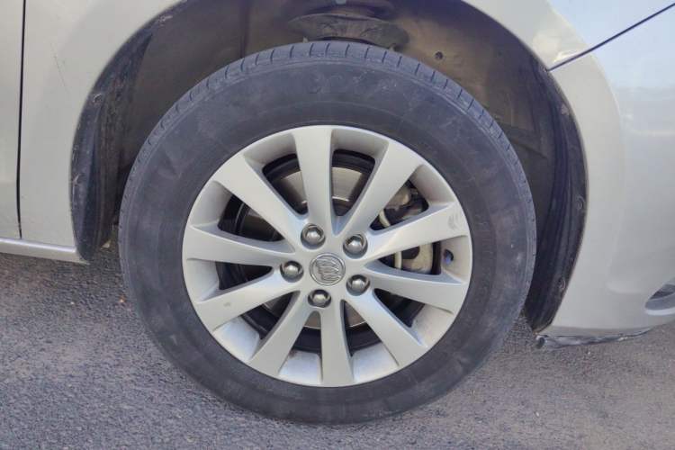 Used Buick GL8 2013 2.4L CT Luxury Business Comfort Edition Right Front Wheel Hub