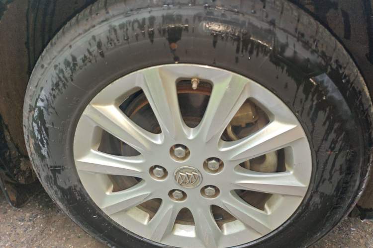 Used Buick GL8 2013 3.0L XT Luxury Business Flagship Edition Right Front Wheel Hub