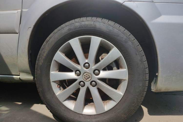 Used Buick GL8 2013 2.4L Executive Edition Right Front Wheel Hub