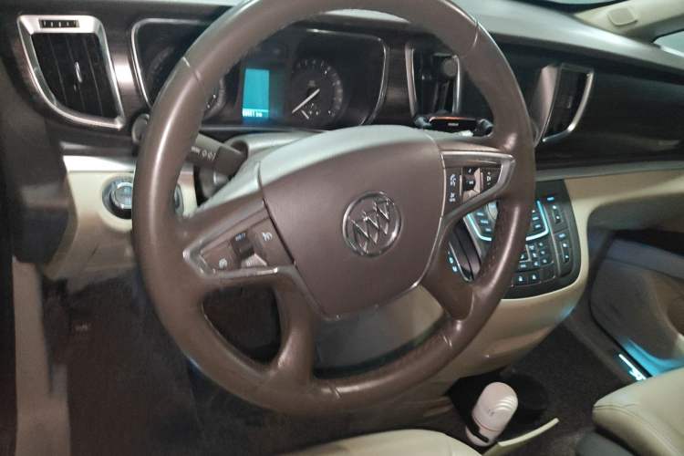 Used Buick GL8 2013 3.0L XT Luxury Business Flagship Edition Steering Wheel