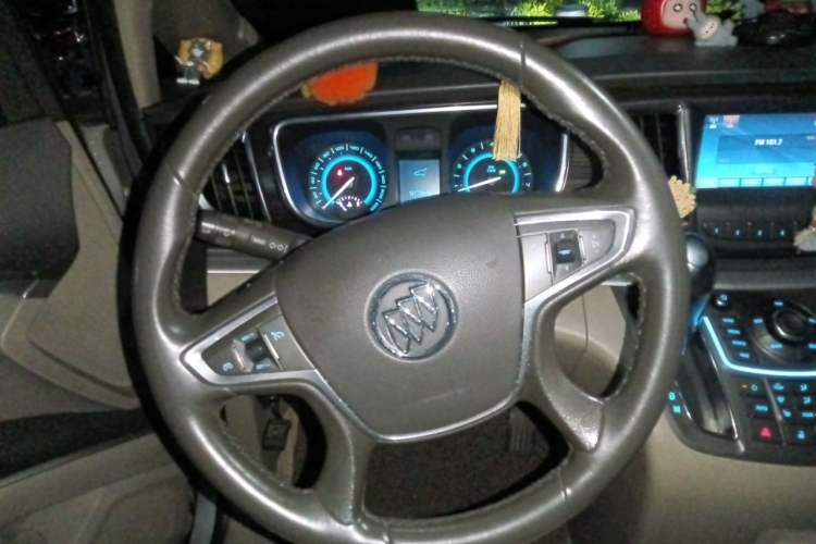 Used Buick GL8 2013 3.0L GT Luxury Business Haoya Edition Steering Wheel