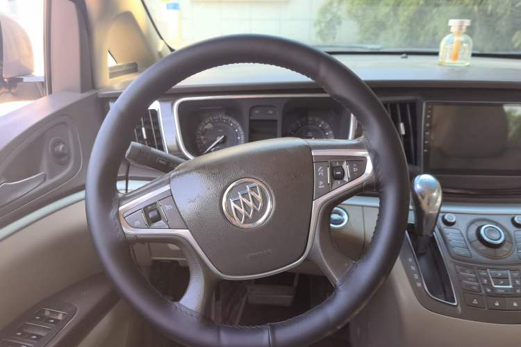Used Buick GL8 2013 3.0L GT Luxury Business Haoya Edition Steering Wheel