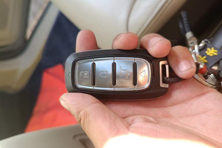 Used Buick GL8 2013 3.0L GT Luxury Business Haoya Edition Vehicle Key