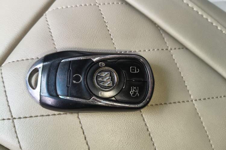 Used Buick GL8 2013 3.0L GT Luxury Business Haoya Edition Vehicle Key